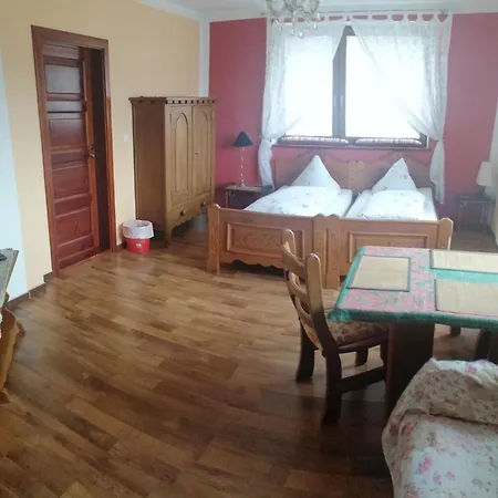 Meisterburg Privatunterkunft Ściegny